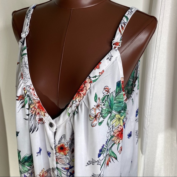 Torrid white floral button down cami - Picture 4 of 7